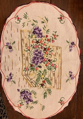 napperon ancien Brodé - Photo 1/3