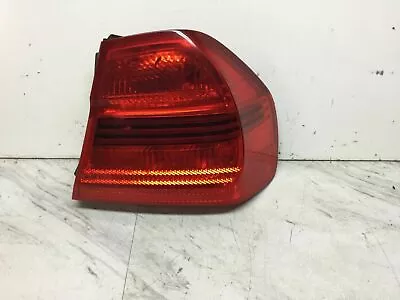 Lâmpada traseira de passageiro direita 2006-2008 BMW 325i 328i 330i M3 sedã luz 06 07 08 - Imagem 1 de 2