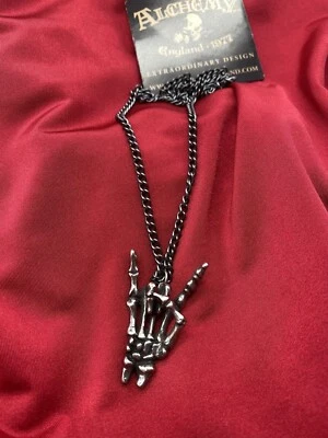 Colar Maschio Alchemy Gothic P797 Maloik: Sign Of The Horns EM MÃOS - Imagem 1 de 4