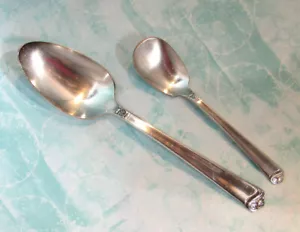 BRIGHT FUTURE - 2 Pcs: SERVING & SUGAR SPOON - Holmes & Edwards Silverplate - Picture 1 of 2