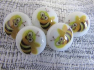 Baby Buttons 15mm Round Bumble Bee Buttons - Picture 1 of 1