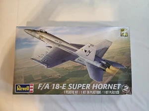 Kit Revell, F/A 18-E Super Hornet 85-5850, escala 1/48 piezas selladas. Sin calcomanías. - Imagen 1 de 2
