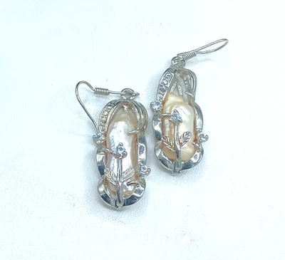 Brincos de gota de pérola genuínos biwa barroco branco tom de prata enjaulado floral 2" - Imagem 1 de 4