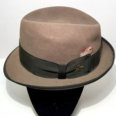 Sombrero Adam Fifth Avenue Fedora Para Hombre Talla 6.5 Marrón Plumas Pequeño Premium De Colección Foto 1 de 4