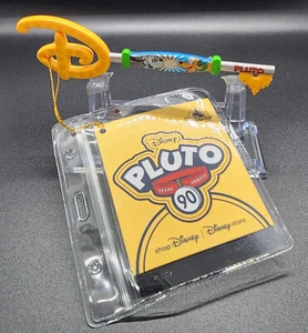 ✨ Disney Store Pluto 90th Anniversary Key U.K. Release with tag Limited Edition! - Bild 1 von 2