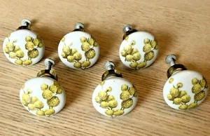 Schrankknöpfe mit 6 Schubladen modern gelb Kugel Blumen Messing weiß Keramik mit Schrauben - Bild 1 von 5