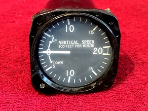 UNITED INSTRUMENTS VERTICAL SPEED INDICATOR P/N 7000-C26 - Picture 1 of 7
