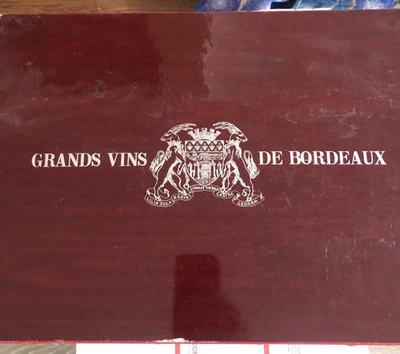 Caja de vino y copas GRANDS VINS DE BORDEAUX (con 6 copas de vino) 19"x13"x7" Foto 1 de 4