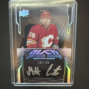 2023-24 SPX Matthew Coronato Black Lustrous Rookie Signatures Auto /199 #LRA-CO - Foto 1 di 2