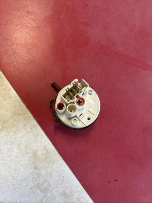 Interruptor de presión de agua para lavadora Speed Queen F8223001 Foto 1 de 3