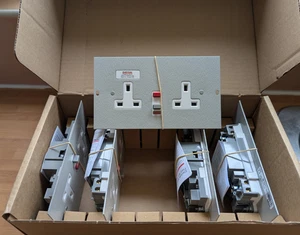 Electrak Legrand CR036 100mm Plate 2 Gang RCD Socket Box of 5 - New - Picture 1 of 4