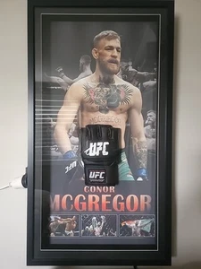 Connor McGreggor Signed Glove In Frame - Imagen 1 de 3