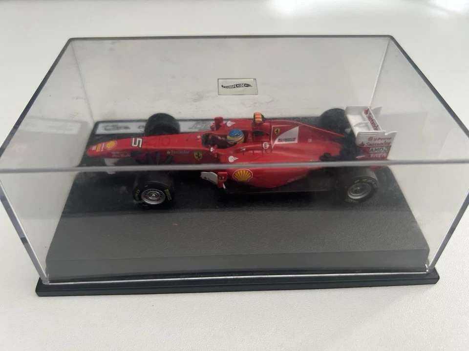Fernando Alonso 2011 Hot Wheels 1:43 falta alerón delantero Foto 1 de 1