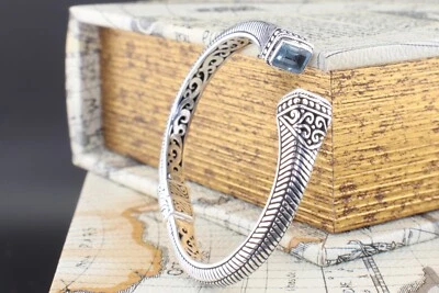 Brazalete de plata de ley 925 y topacio azul Foto 1 de 4