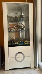 Display Cabinet with modern white and neat glassy finishing - Picture 1 of 2