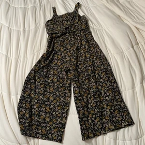 Floral Black Jumpers - Picture 1 of 3