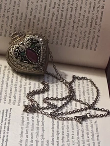 Vintage Sarah Coventry Pendent Watch Heart Shape with chain works - Picture 1 of 7