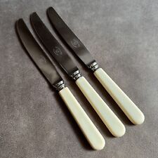 3x VINTAGE WILTSHIRE SHEFFIELD FAUX BONE HANDLED ENTREE BUTTER KNIVES 