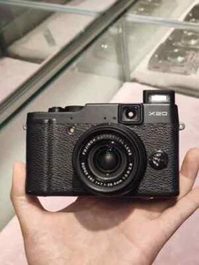 FUJIFILM Fuji X Series X20 12.0MP 4x Optical Zoom Digital Camera F2.0-2.8 Lens - Picture 1 of 5