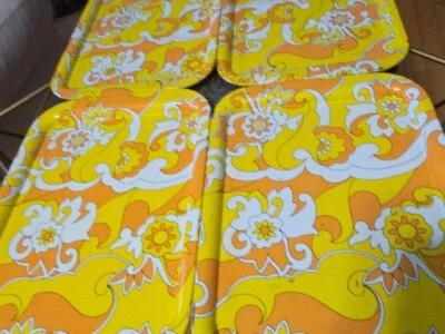 CUATRO BANDEJAS TV HIPPIE DIPPIE TRIPPIE PSICODÉLICAS AMARILLO NARANJA BLANCO MOD AÑOS 60 DE COLECCIÓN Foto 1 de 4