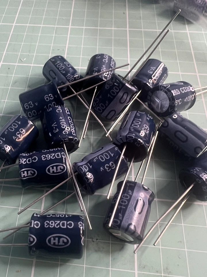 Condensador electrolítico aluminio 100 Uf 63v 10X12,5 Mm (15 PC) Foto 1 de 1