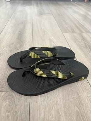 Sandalias chanclas Chaco para hombre negras y verdes con tiras talla 9M Foto 1 de 4