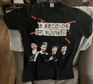 Camiseta 5 Seconds of Summer US Tour 2015 banda gráfica rock out con tus calcetines - Imagen 1 de 3
