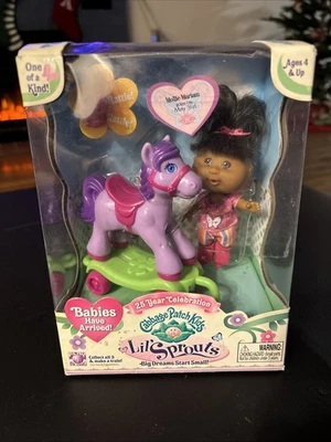 Raro parche de col niños Lil Sprouts con caballo de juguete ~ Mollie Mariam 2008 Foto 1 de 4