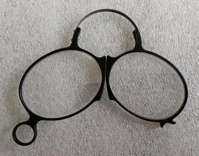 ANTIGUAS GAFAS VICTORIANAS TEMPRANAS DE PLÁSTICO NEGRO MARCADAS 40 Foto 1 de 3