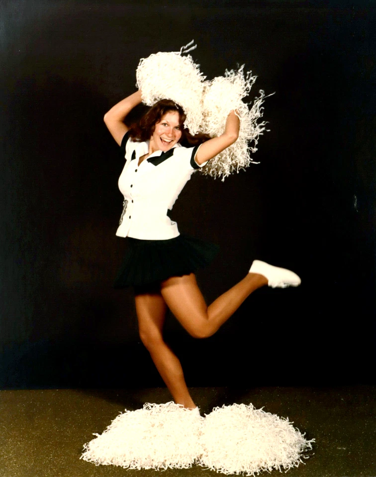 Falda Corta Cheerleader Pom, Pompones en Aire/Piso Años 70/80 - Linda Bonita Instantánea Foto 1 de 1