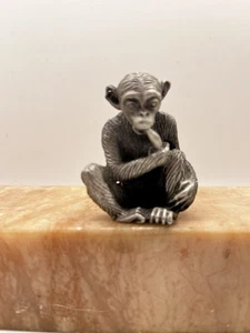1977 Rawcliffe Zinn Affe isst Banane Figur 1,75" Vintage - Bild 1 von 8