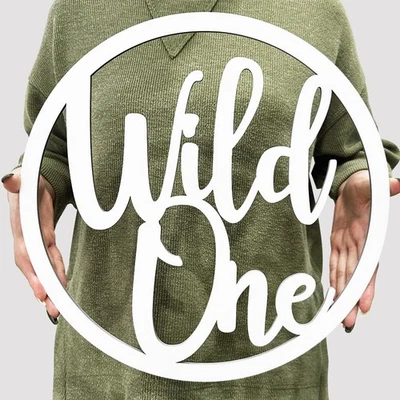 Letrero de madera Wild One para primer cumpleaños niños o niñas recortado letra de madera... Foto 1 de 4