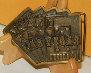 Hebilla de cinturón vintage LAS VEGAS NEVADA casino juegos de azar póker escalera color 1975 - Imagen 1 de 2