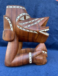 TALLA EN MADERA NGUZU NGUZU VINTAGE MUY GRANDE CON INSERTO DE FREGONA - ISLAS SALOMON - Imagen 1 de 7
