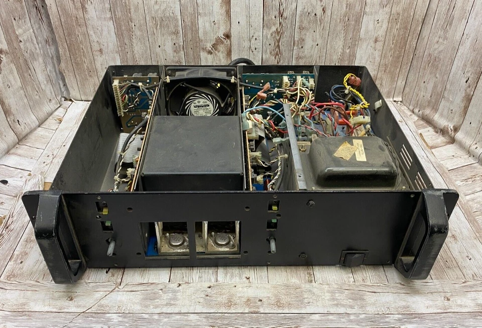Peavey CS-400 Stereo Commercial Series Power Amplifier  AS- IS FOR PARTS ONLY - Image 1 of 4