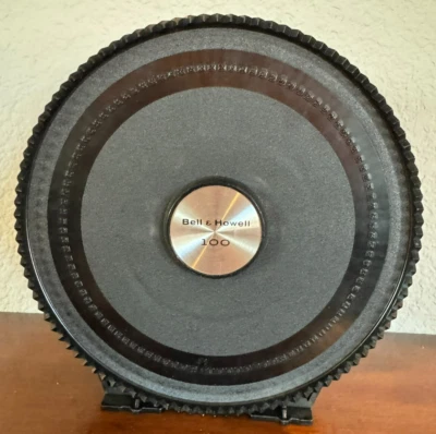 Bell & Howell 100 Slide Carousel - Fully Functional in Gently Used Condition - Image 1 of 4