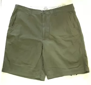 NUOVO pantaloncino St. John's Bay uomo 10" cucitura interna Legacy piatto davanti verde taglia 40 - Foto 1 di 5