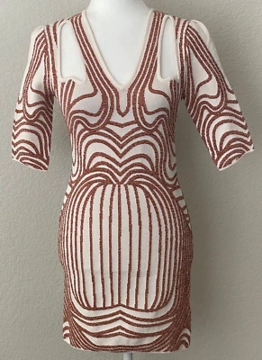 Nuevo con etiquetas Vestido ALICE McCALL Monumento Metálico Cobre/Marfil Manga 1/2 Elastizado Talla 4 Foto 1 de 4