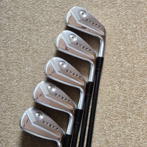 ONOFF 2022 KURO ironset 6-9 Pw 5p RH CBT 622I graphite Flex Stiff Silver Used - Picture 1 of 18