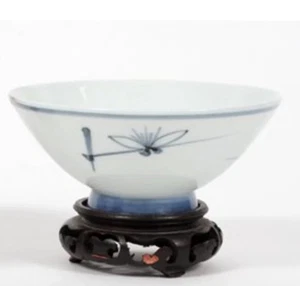 Antique Japanese blue and white porceilain bowl with mark. - Picture 1 of 2