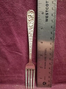 Sterling KIRK REPOUSSE YOUTH FORK 6 1/4" 39 grams monogram IBS - Picture 1 of 5