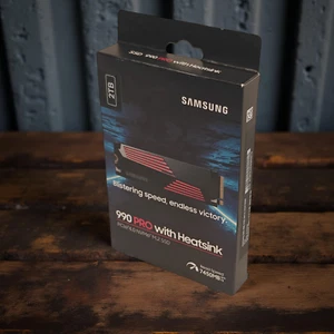 Samsung 990 PRO 2TB NVMe SSD w/ Heatsink PCIe Gen4 M.2 PS5 Compatible NEW - Afbeelding 1 van 8