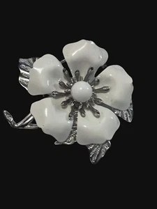 Vintage Sarah Coventry Large Floral Brooch White Enamel and Silver Tone - Picture 1 of 8