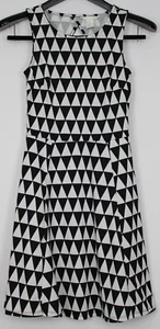 H & M Size XS Women's Dress Above Knee Sleeveless Geometric Pattern Black White - Picture 1 of 7