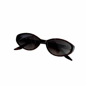 Authentic New Vintage women's 90s Mini Tortoise oval sunglasses - Picture 1 of 3