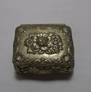 SMALL VINTAGE SILVER TONE METAL JEWELLERY BOX CHEST WITH BEAUTIFUL FLORAL DESIGN - Picture 1 of 11