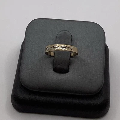 Vintage Signed MFR 10k Diamond Cut Two Tone Size 5 Wedding Band 1.3gr - Image 1 of 4