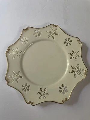 Yankee Candle Porcelain Candle PLATE Snowflake Cut Outs 24k Gold Trim Jar Pillar - Image 1 of 2