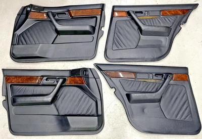 Tarjetas de puerta negras BMW E34 sedán OEM (juego de 4) Foto 1 de 4