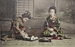 Postcard Japanese Tradition Geisha Girls Meiji Era Kimono Hand-Tinted Photograph - Picture 1 of 7